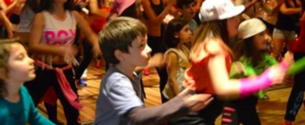 Dnya Zumba Fitness yapyor
